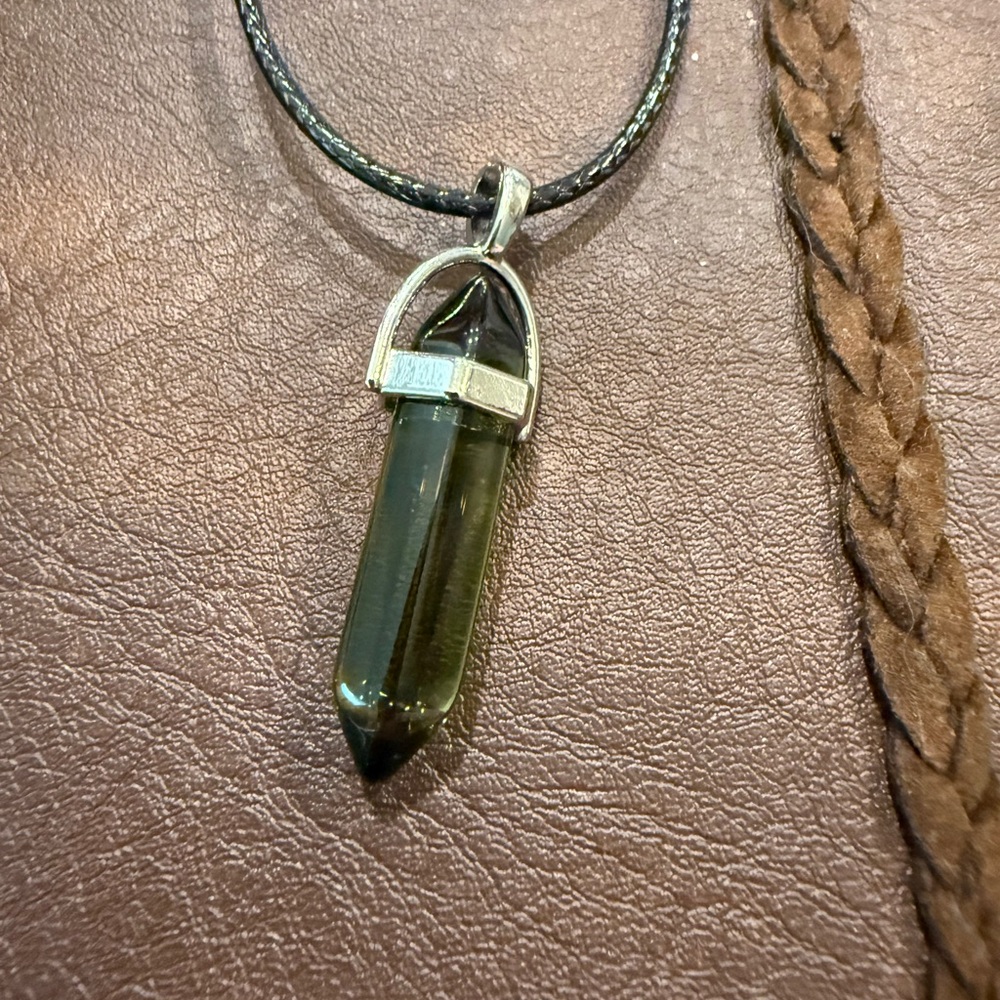 Elegant Green Pendant Necklace